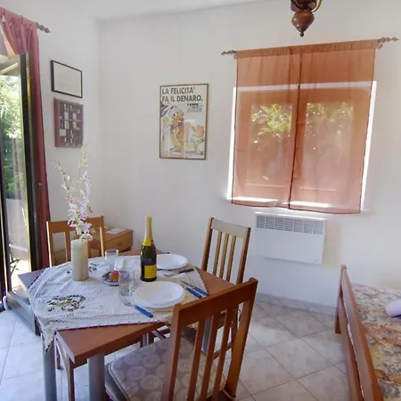 Studio-apartment In Der Naehe Des Strandes شقة